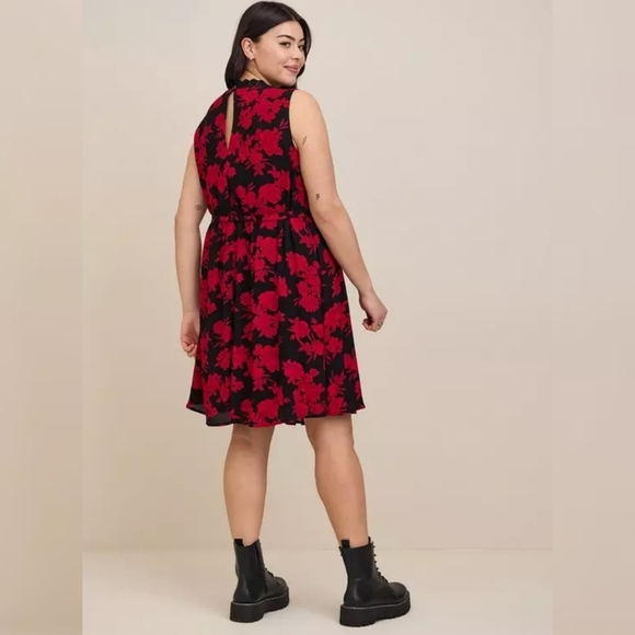 *Mini Crinkle Gauze Crochet Dress - Picture 2 of 7